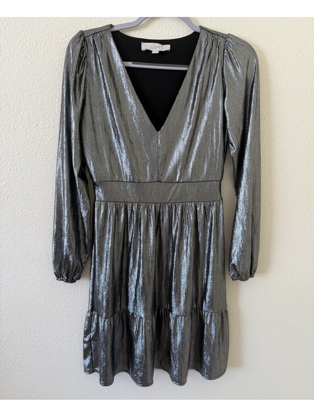 LOFT Shimmery Silver Dress Size 00 NWOT Knee Stretch Long Sleeve Fitted at Waist